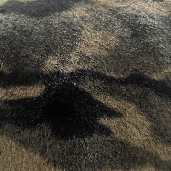 Thick, plush and extra soft,  camo hoodie - Picture 4 of 5